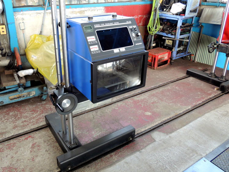 ヘッドライトテスタ(前照灯試験機) 